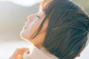 如何和内向男生谈恋爱？（掌握这些技巧，让内向男生爱上你！）