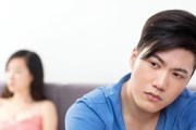 暴力丈夫的背叛与伤害（当老公外出轨回家还打我，我该如何应对？）