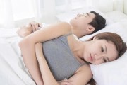 老公出轨了怎么处理？离婚还是挽回婚姻？（如何正确面对老公出轨，解决婚姻危机）
