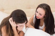 女友胃疼，我该如何安慰？（15个暖心小贴士让你成为贴心男友）